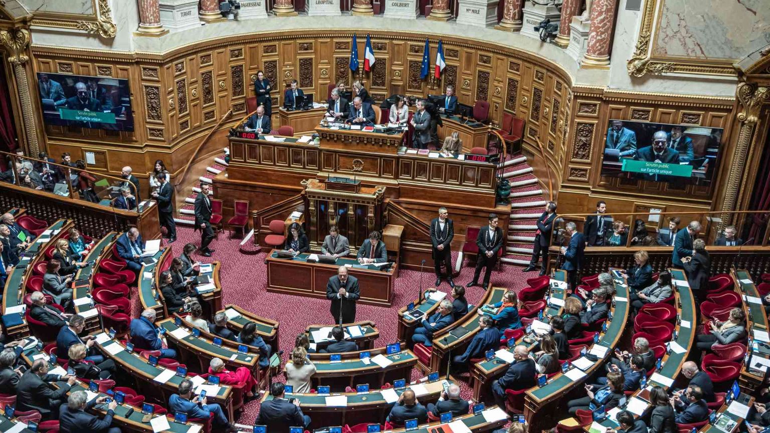 La Chiesa francese: «L'aborto un diritto costituzionale? No, attacco alla vita»