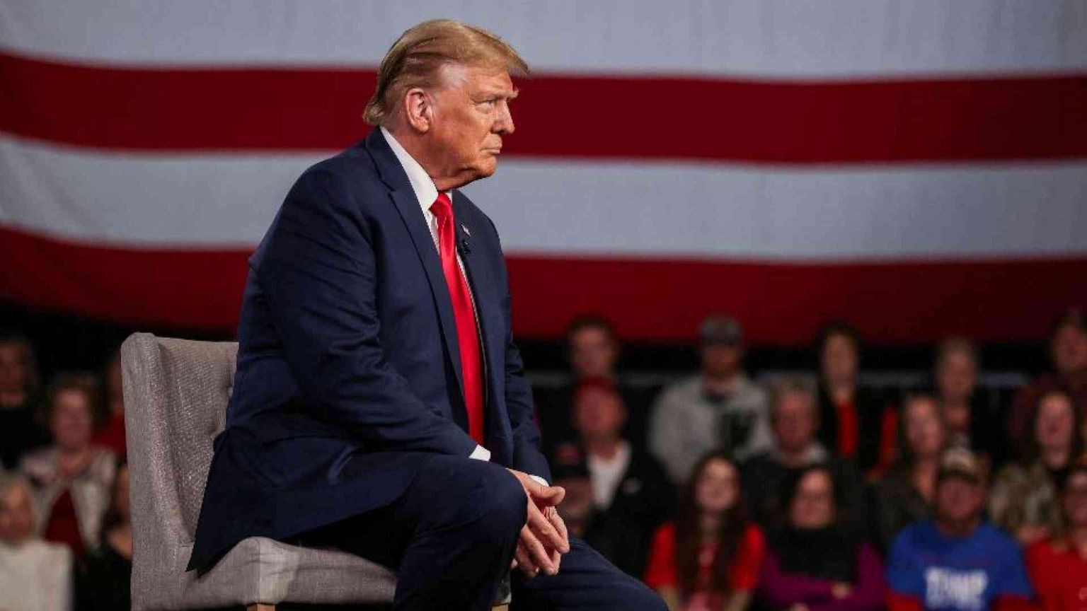 Trump, la Corte Suprema frena il processo. L'Illinois: è incandidabile