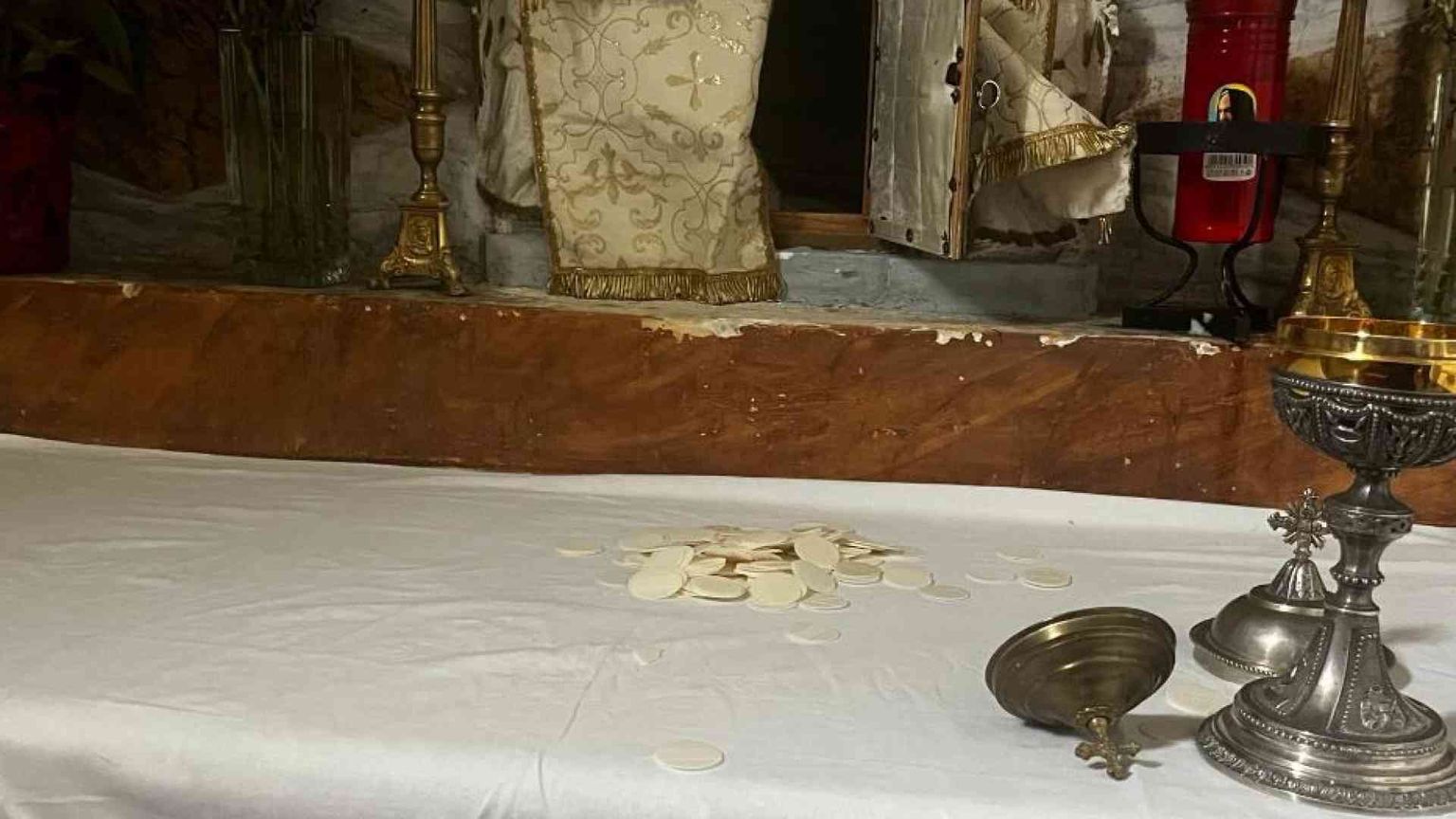 Dopo le minacce, anche le ostie trafugate. Vandali in azione nella Locride