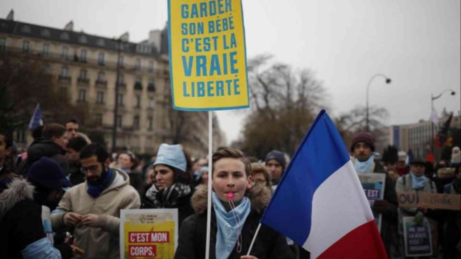 L'aborto entra nella Costituzione francese. La tristezza dei vescovi