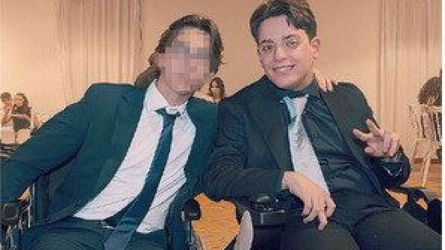 Al compleanno in sedia a rotelle: il regalo degli amici a Simone