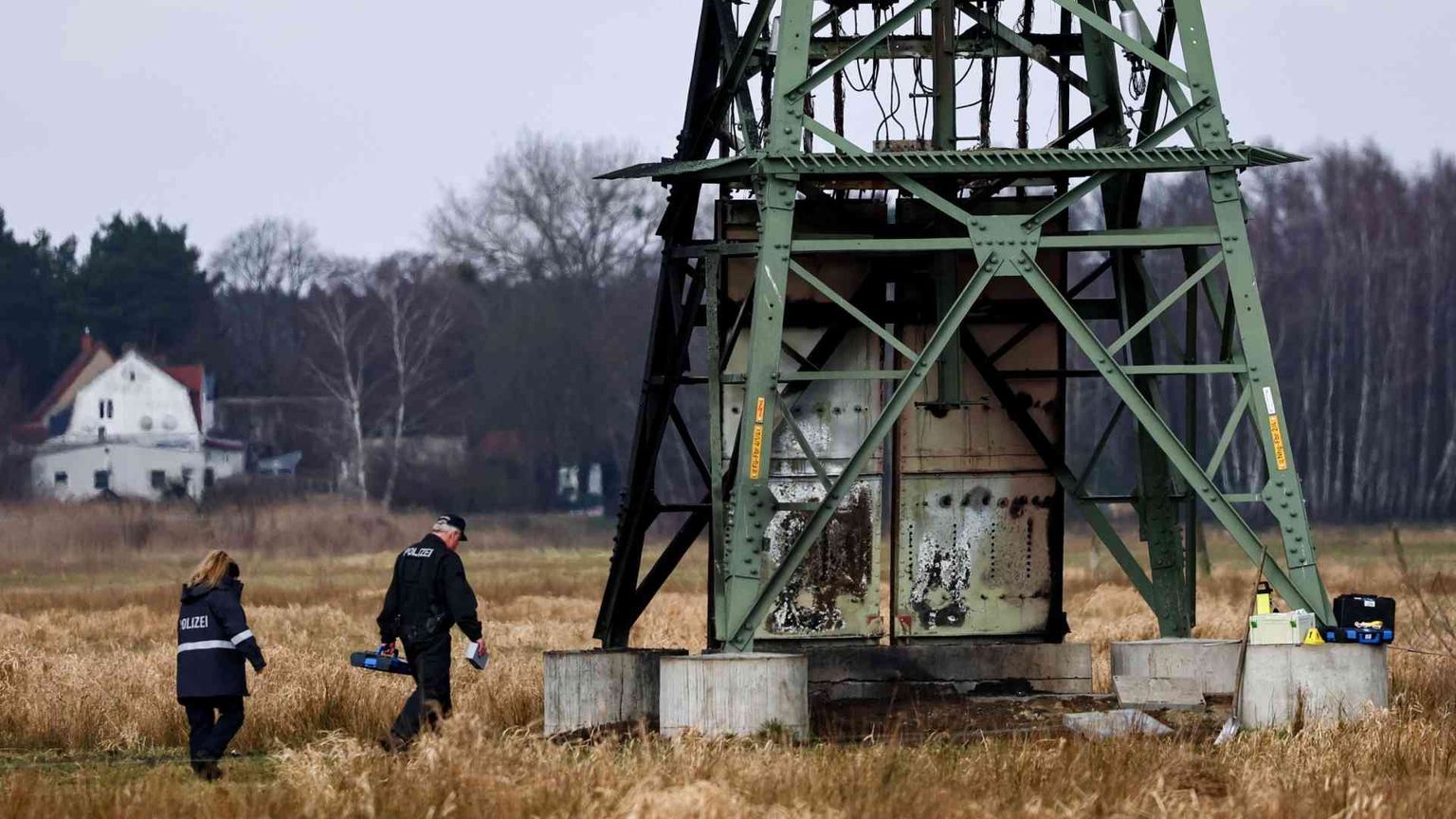 Sabotaggio ambientalista alla Gigafactory Tesla di Berlino: fermata la produzione