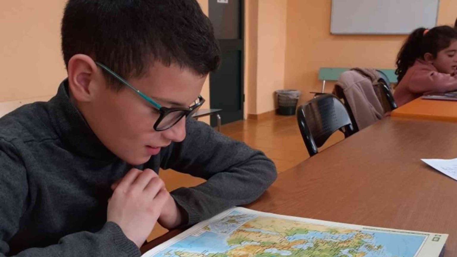 Italia-Albania, i bimbi soccorrono i bimbi