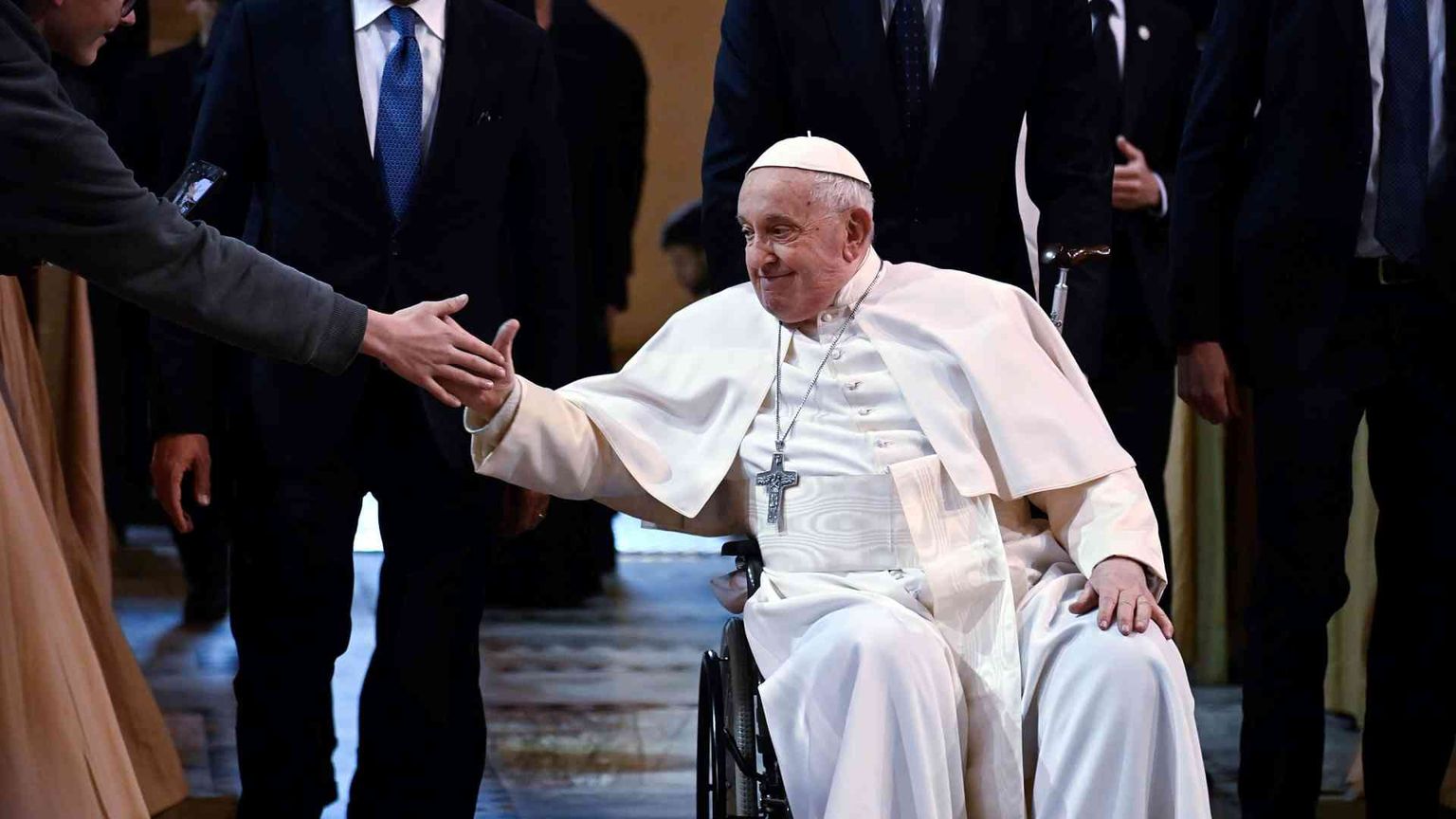 Il Papa: «Non accada più che non siano ascoltate le vittime»