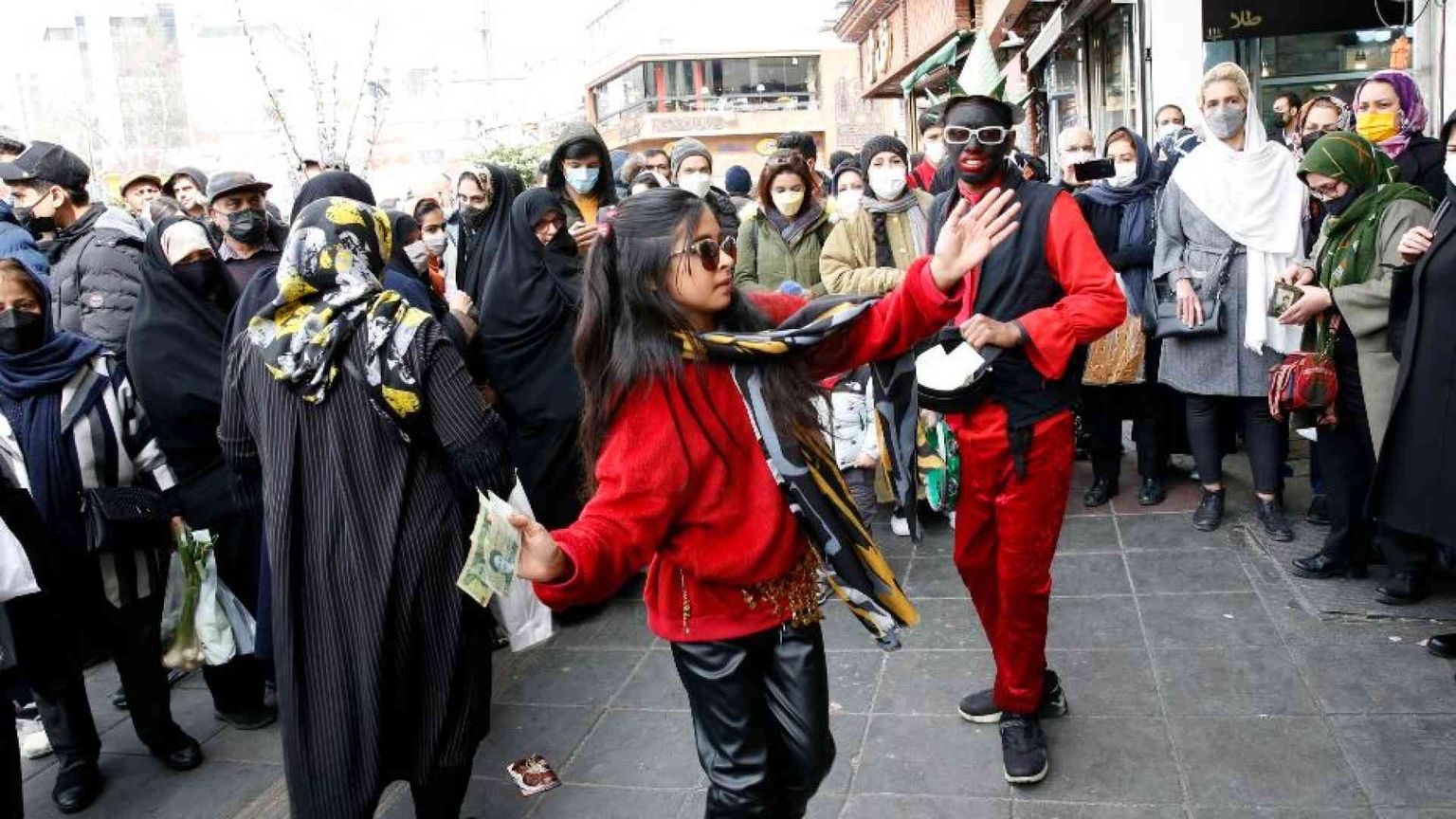 «Ballano in piazza l'8 marzo: due donne arrestate a Teheran»