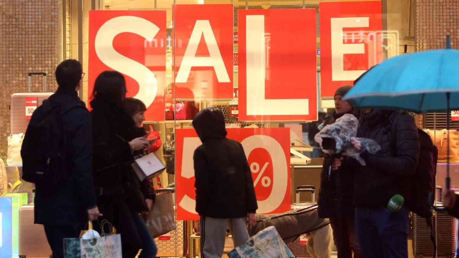 Anche i saldi invernali non rilanciano il settore dell'abbigliamento