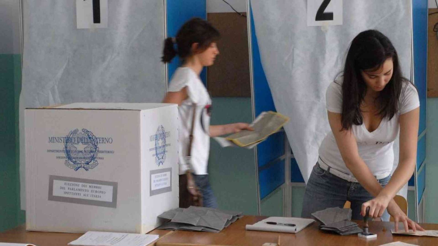 I numeri, i seggi, la prima volta dei 16enni: cosa c'è da sapere sul voto Ue