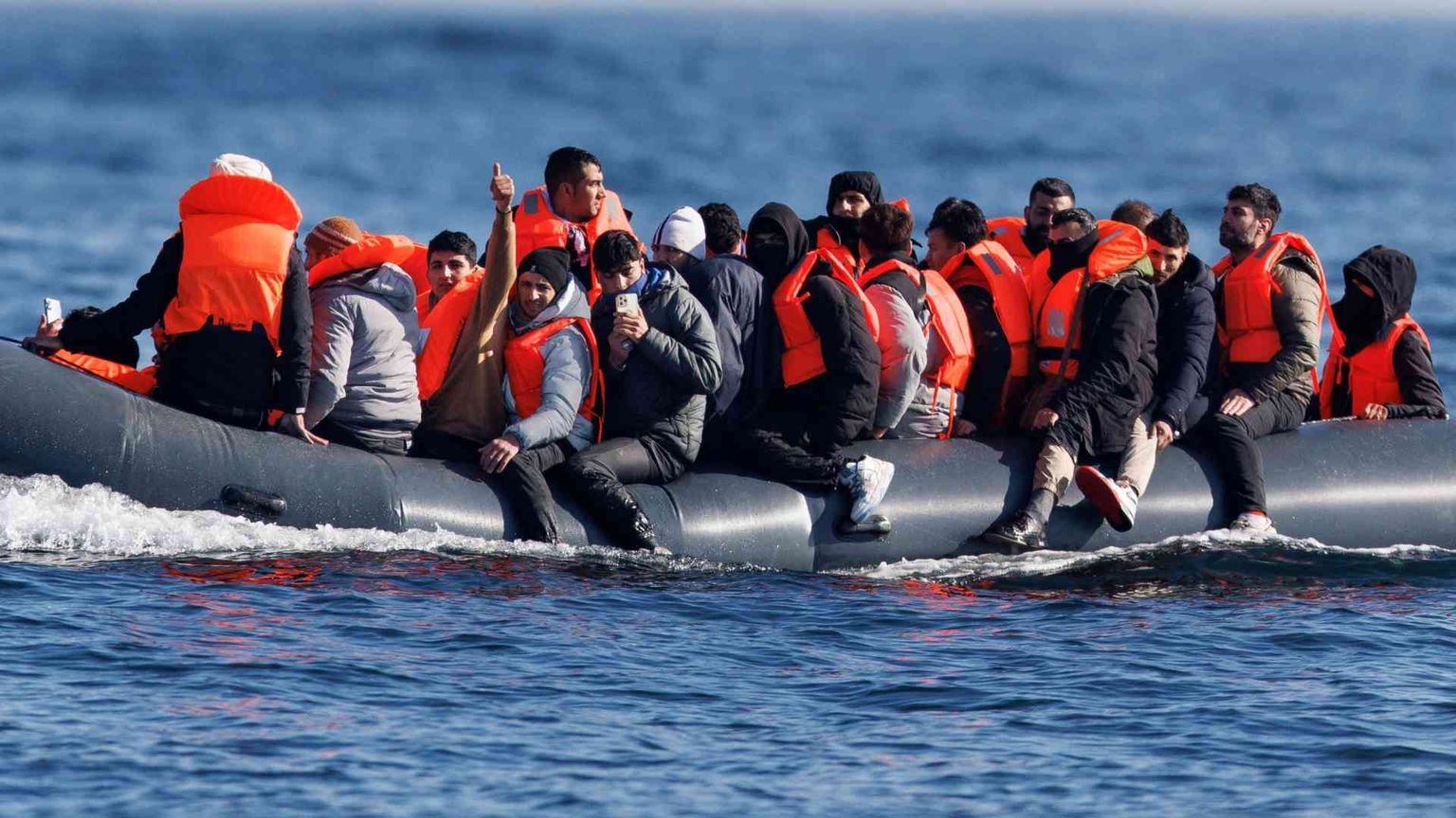 «Un mare di porti lontani», il film che smentisce i luoghi comuni