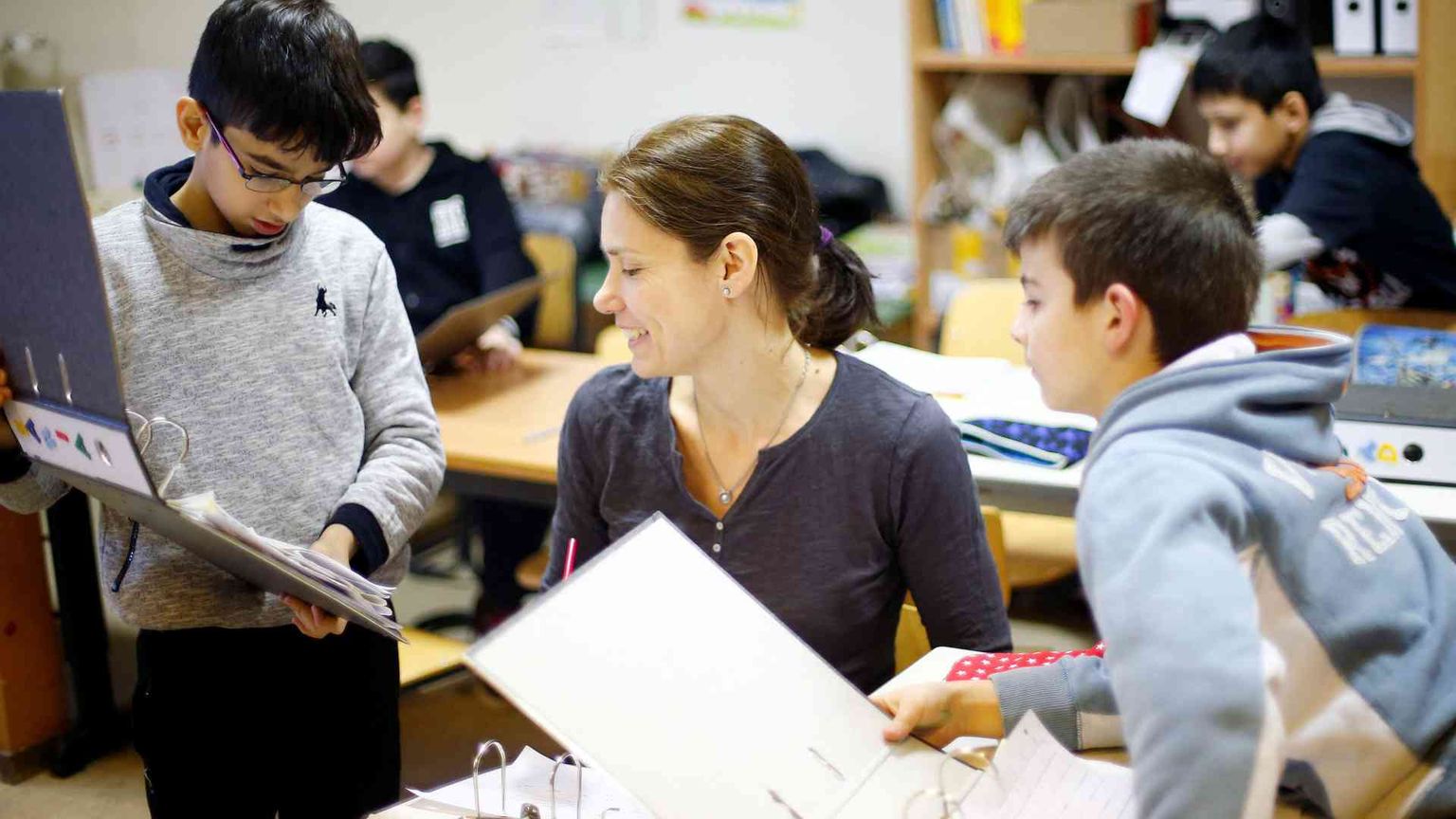«Troppi stranieri abbandonano la scuola, l'Italia copi i modelli europei»