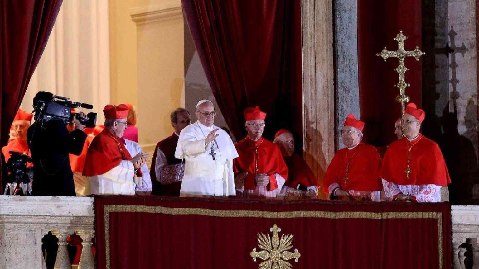 Gli 11 anni di pontificato di papa Francesco, gli auguri della Cei