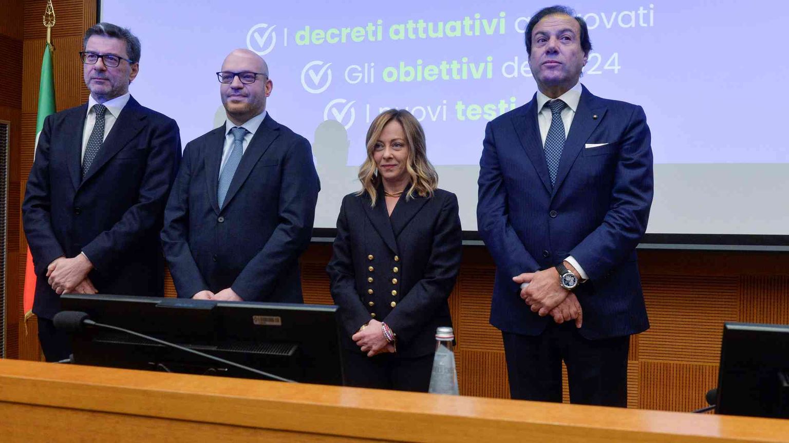 Meloni: «Non dirò mai che le tasse sono bellissime»