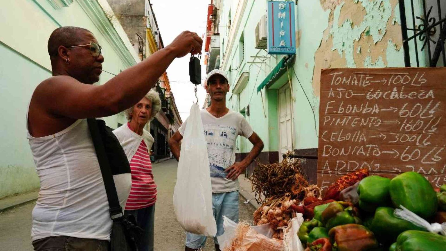 Cuba resta anche senza uova, la Colombia corre in aiuto