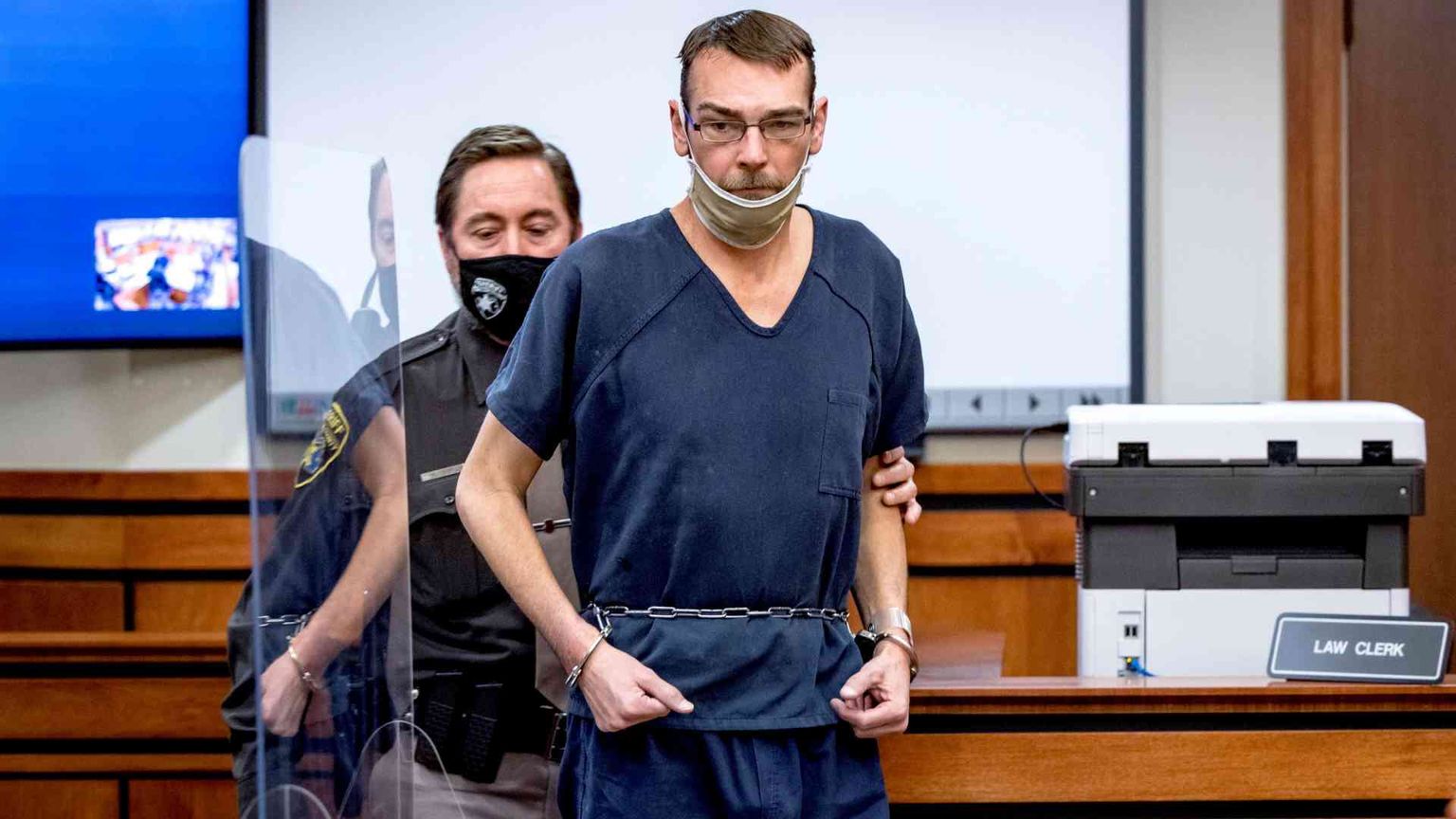 Il figlio minorenne fece strage a scuola, dopo la madre condannato anche il padre