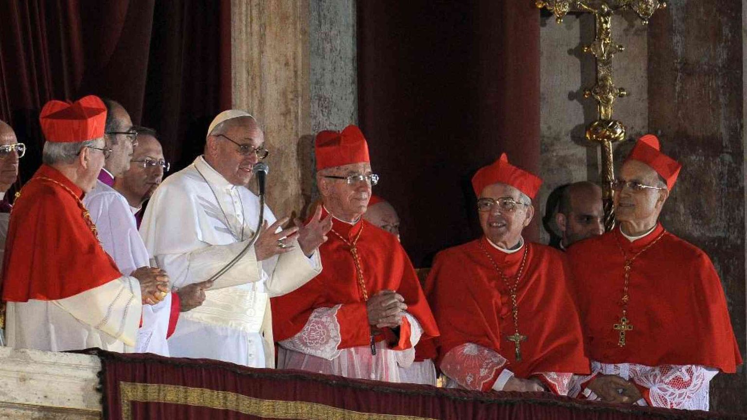 «Non dimenticarti dei poveri, mi dissero». Francesco racconta il suo Conclave