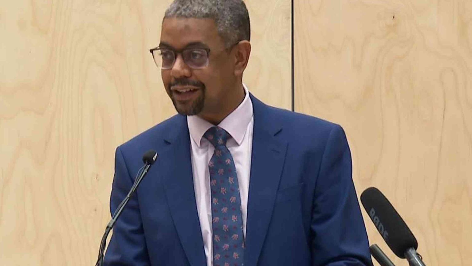 Svolta in Galles: chi è Vaughan Gething, il primo premier di colore