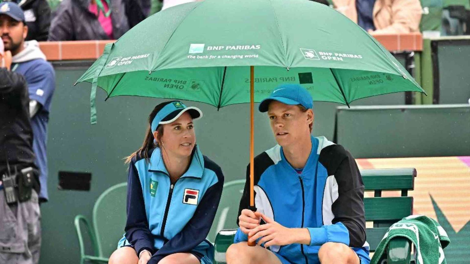 Il gesto dell’ombrello alla Sinner è una lezione di stile e di vita