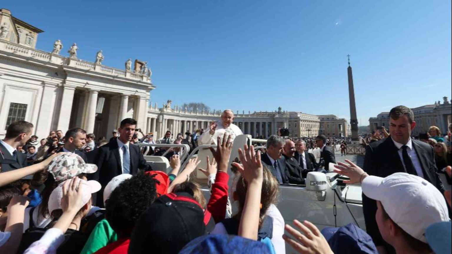 Il Papa: servono più sforzi per trattare, negoziare e finire la guerra