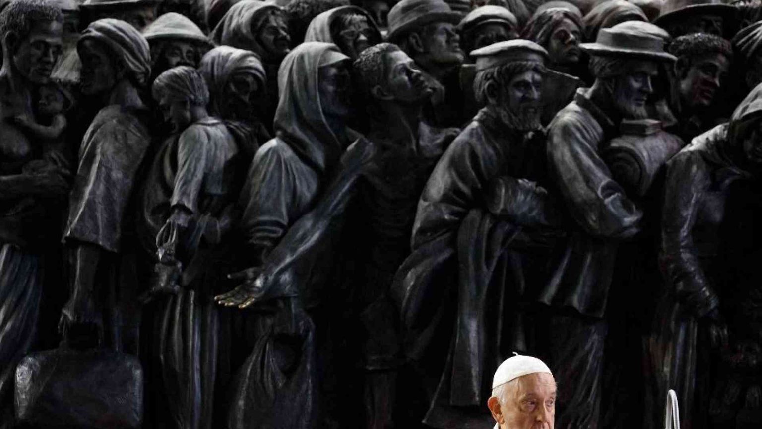 Il Papa: «Non dimenticate la vostra dignità, non siete scarto»