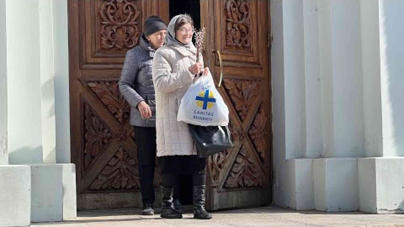 L'escalation russa nella Settimana Santa. Il vescovo: la Pasqua nei rifugi