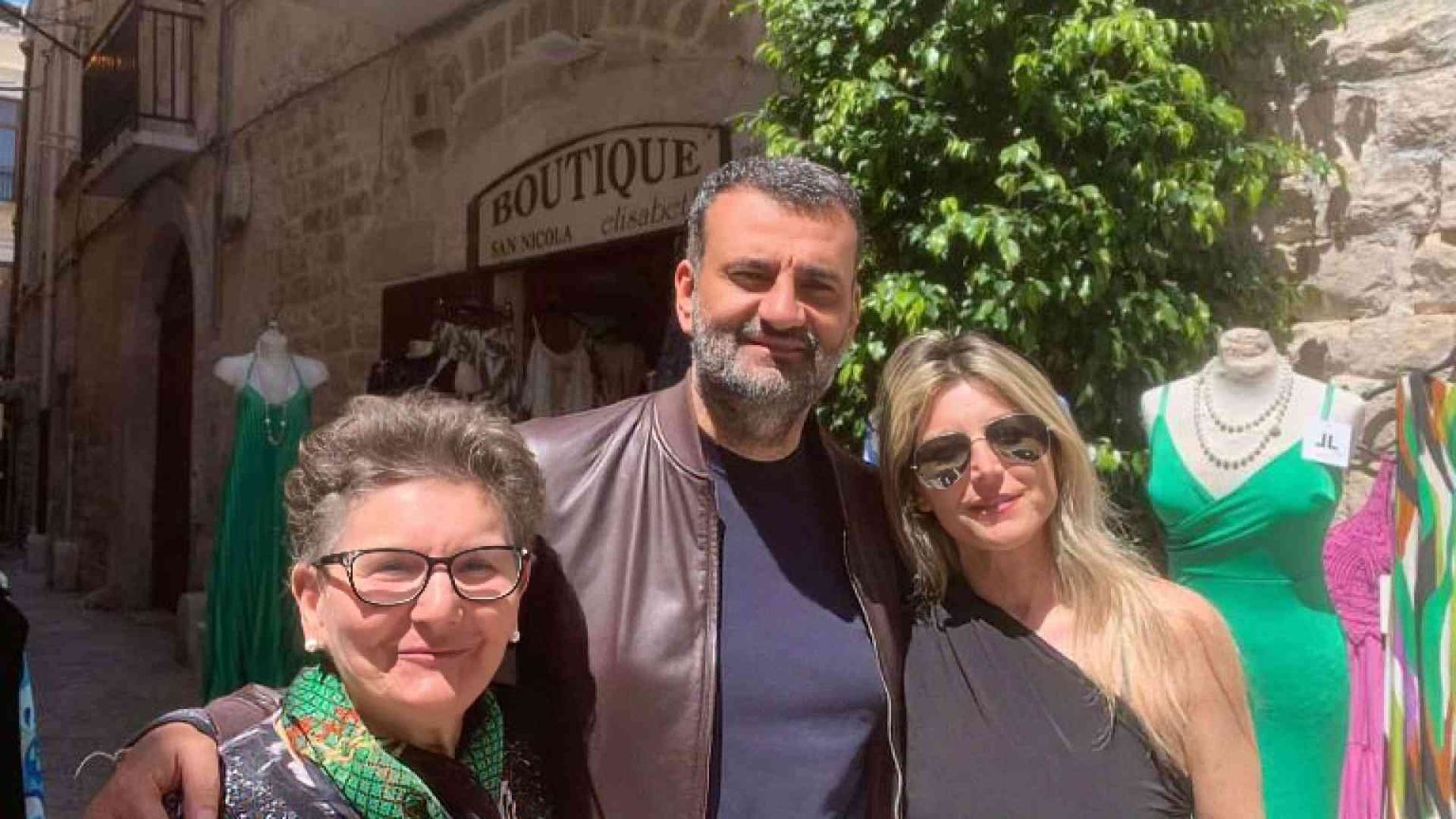 Dopo Emiliano, una foto contro Decaro. Meloni: a Piantedosi accuse vergognose