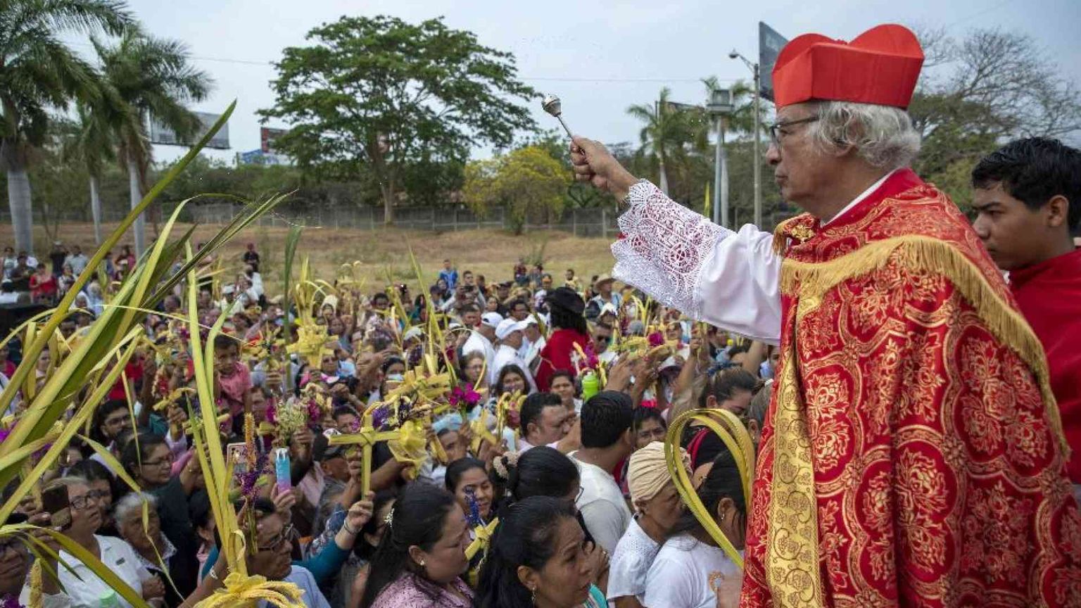 Ortega vieta di nuovo le processioni di Pasqua e schiera la polizia