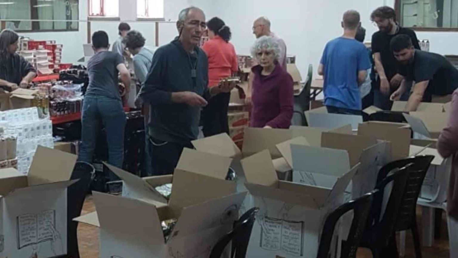 Pacifisti e rabbini israeliani sfamano i palestinesi