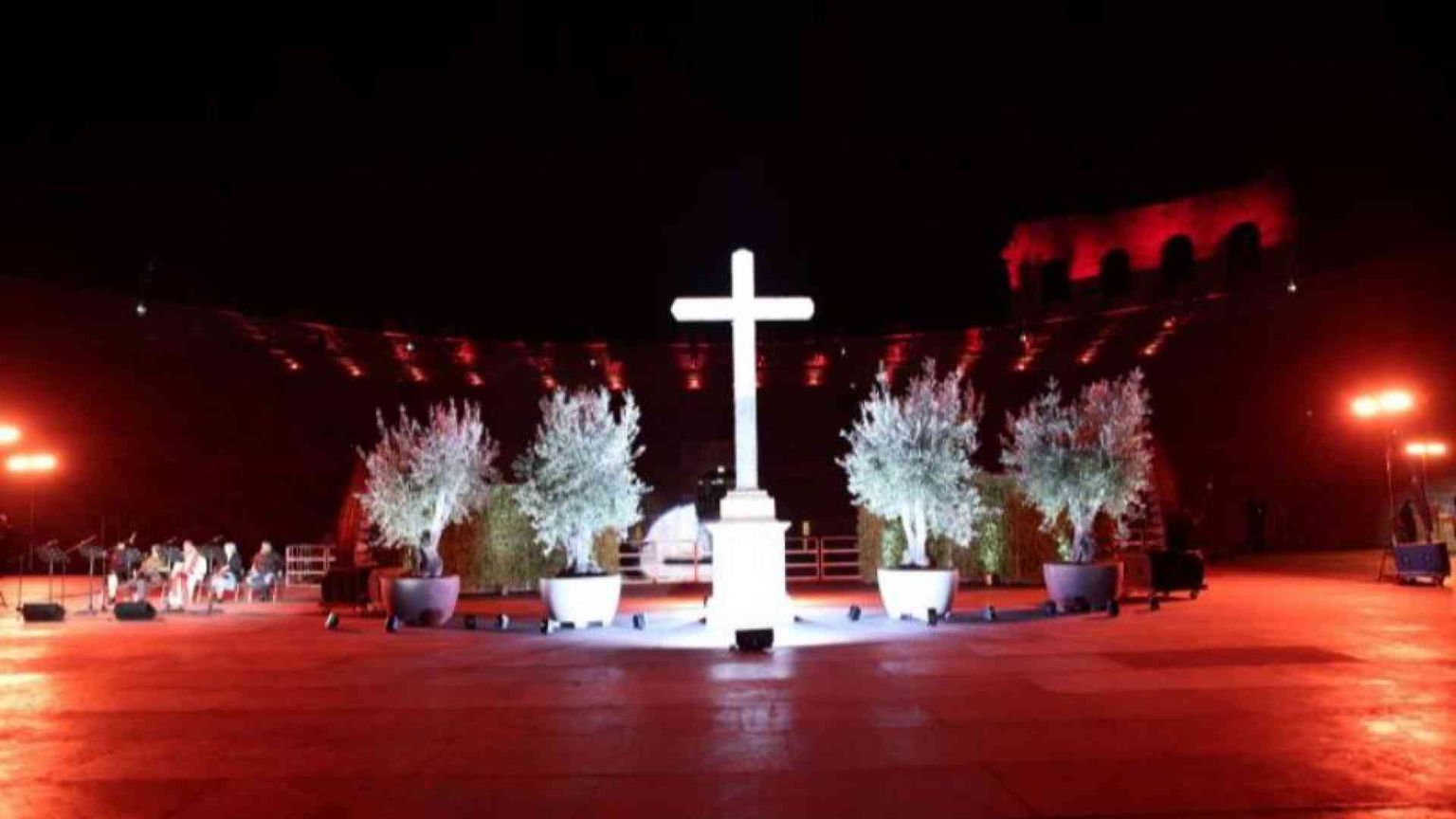 Verona, la Via Crucis nell’Arena. Giustizia e Pace accanto a Gesù
