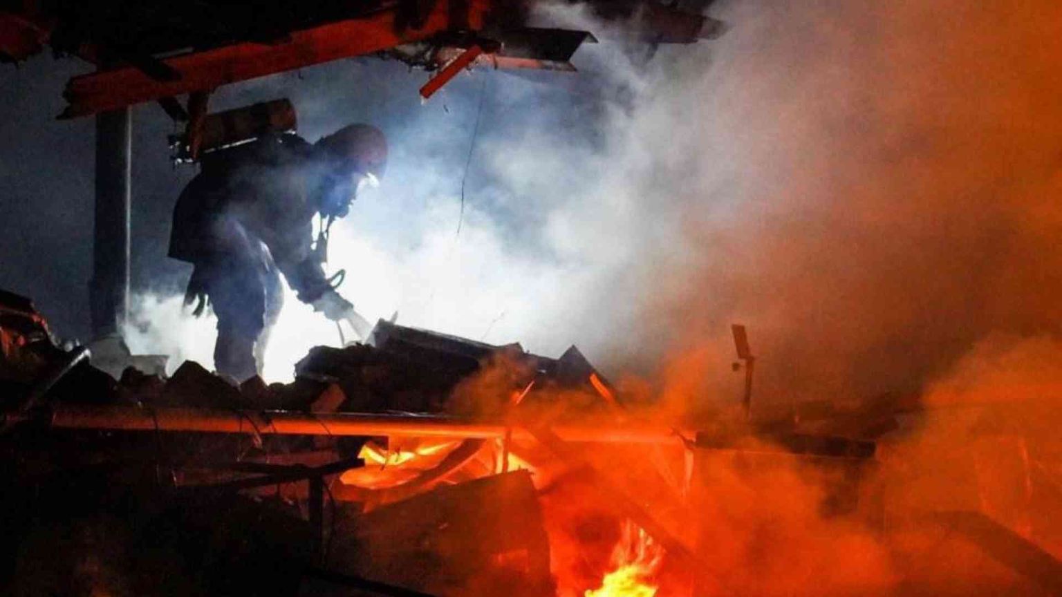 Lanciati quasi 100 missili e razzi russi. La Polonia fa decollare i caccia