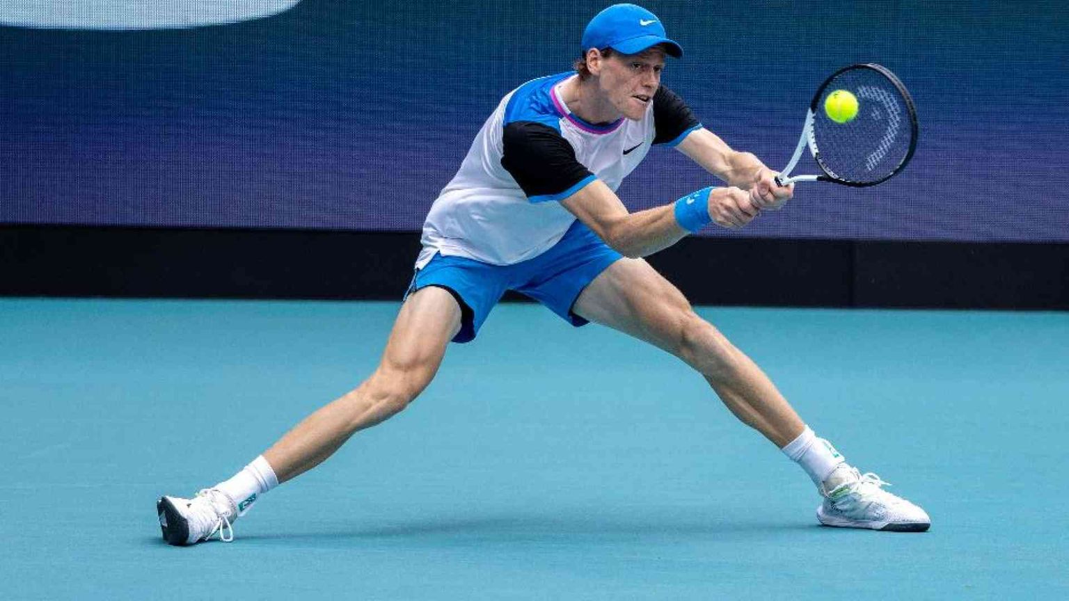 Sinner batte Medvedev e vola in finale a Miami