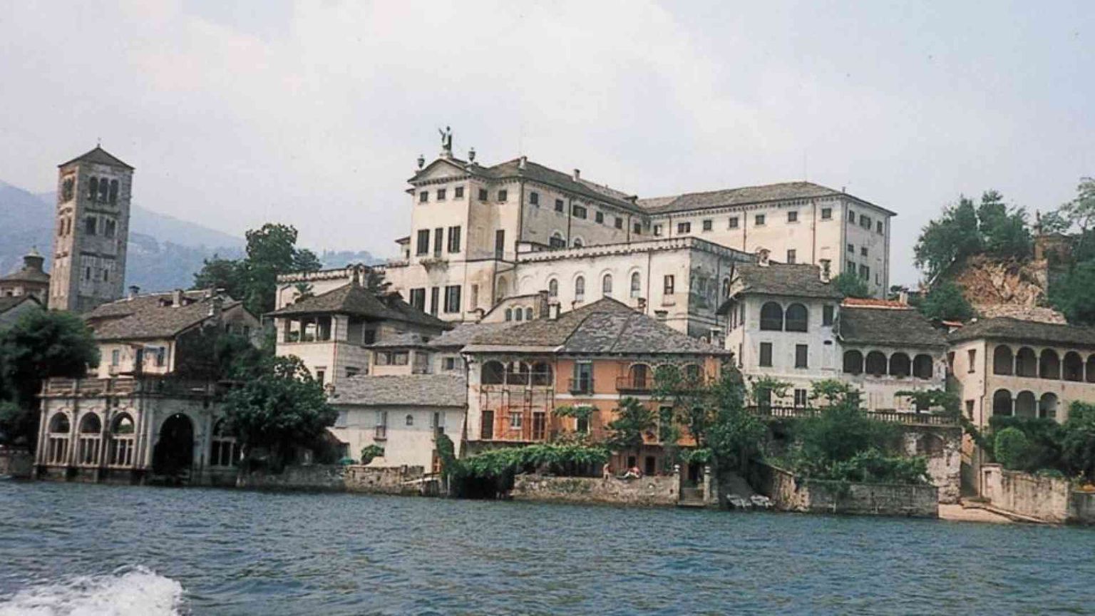 Sul lago d’Orta si medita in battello