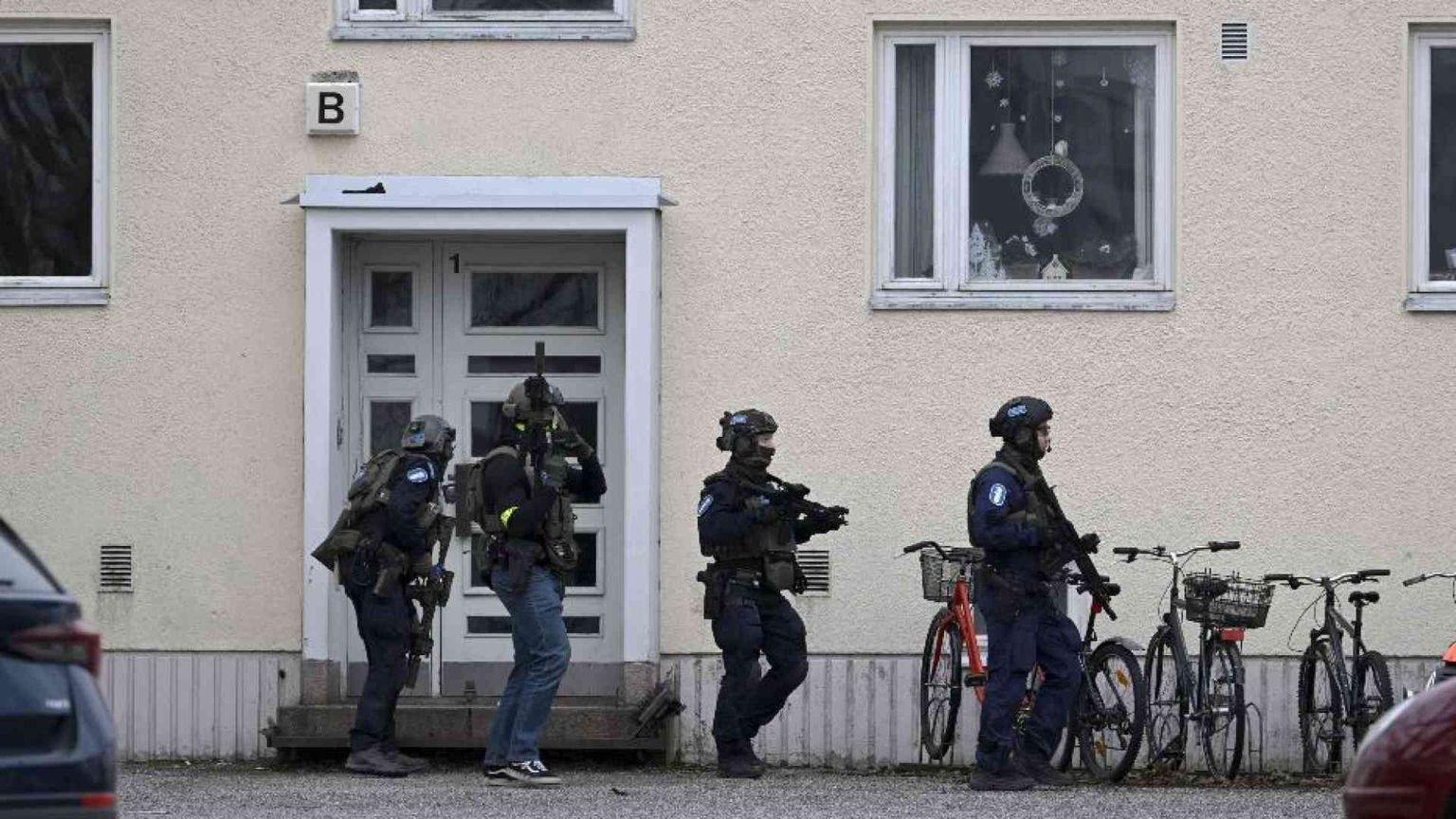 Dodicenne spara a scuola: un morto e due feriti gravi