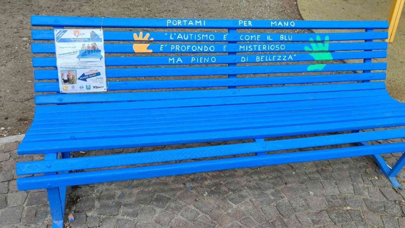 A Milano una panchina blu per l'autismo