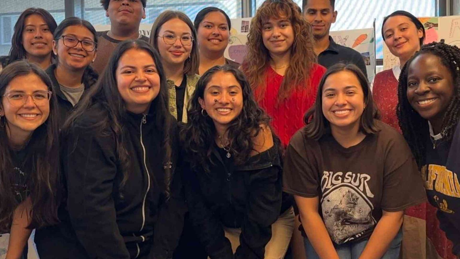 Vestiti griffati e foto sui social: cosa succede a mio figlio? Chiede amore