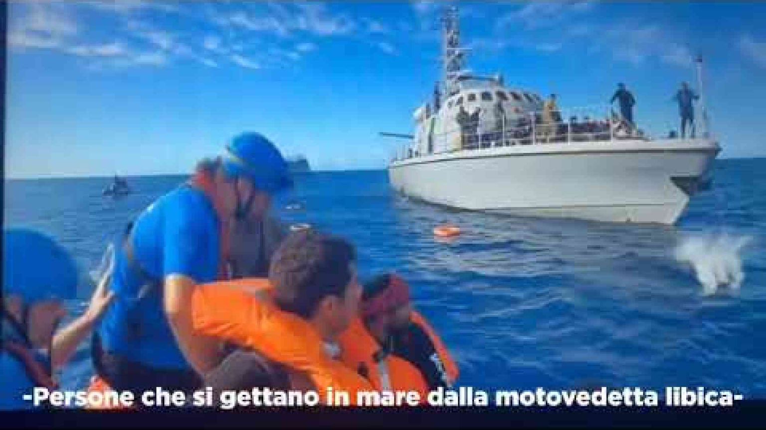 Le urla, i migranti in mare. L’attacco della Guardia costiera libica