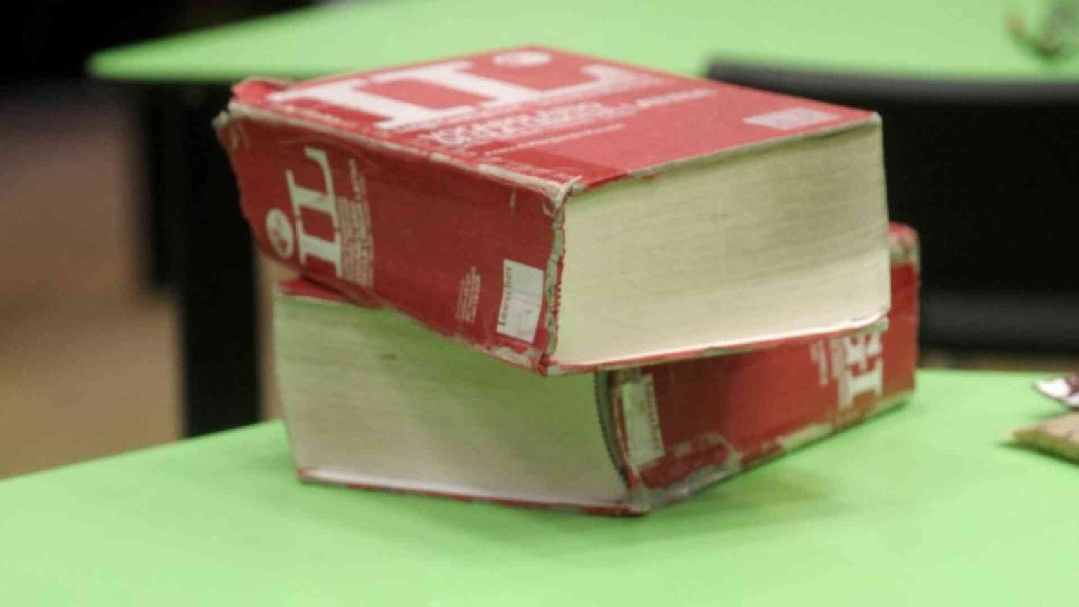 Asterischi, schwa e chiocciole: i rischi di un italiano improbabile