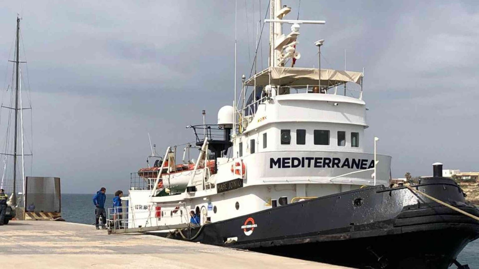 Il caos nei soccorsi? «Colpa della Mare Jonio». Fermo e multa per la nave Ong