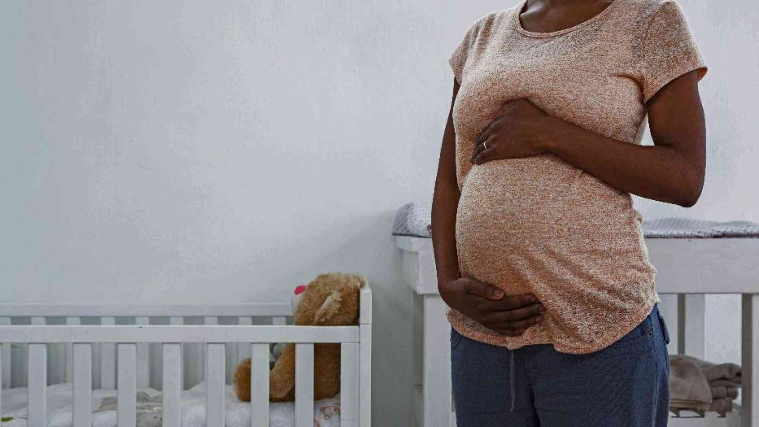 Sfruttamento, soldi, vittime: il "libro nero" della maternità surrogata