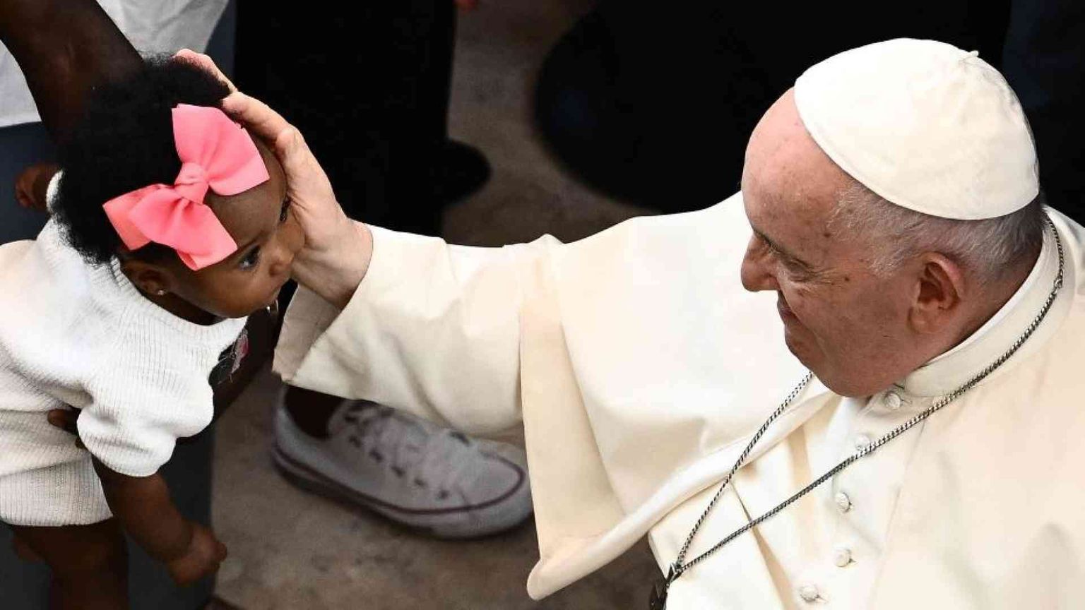 Surrogata, gender, migranti... così la dignità umana può essere violata