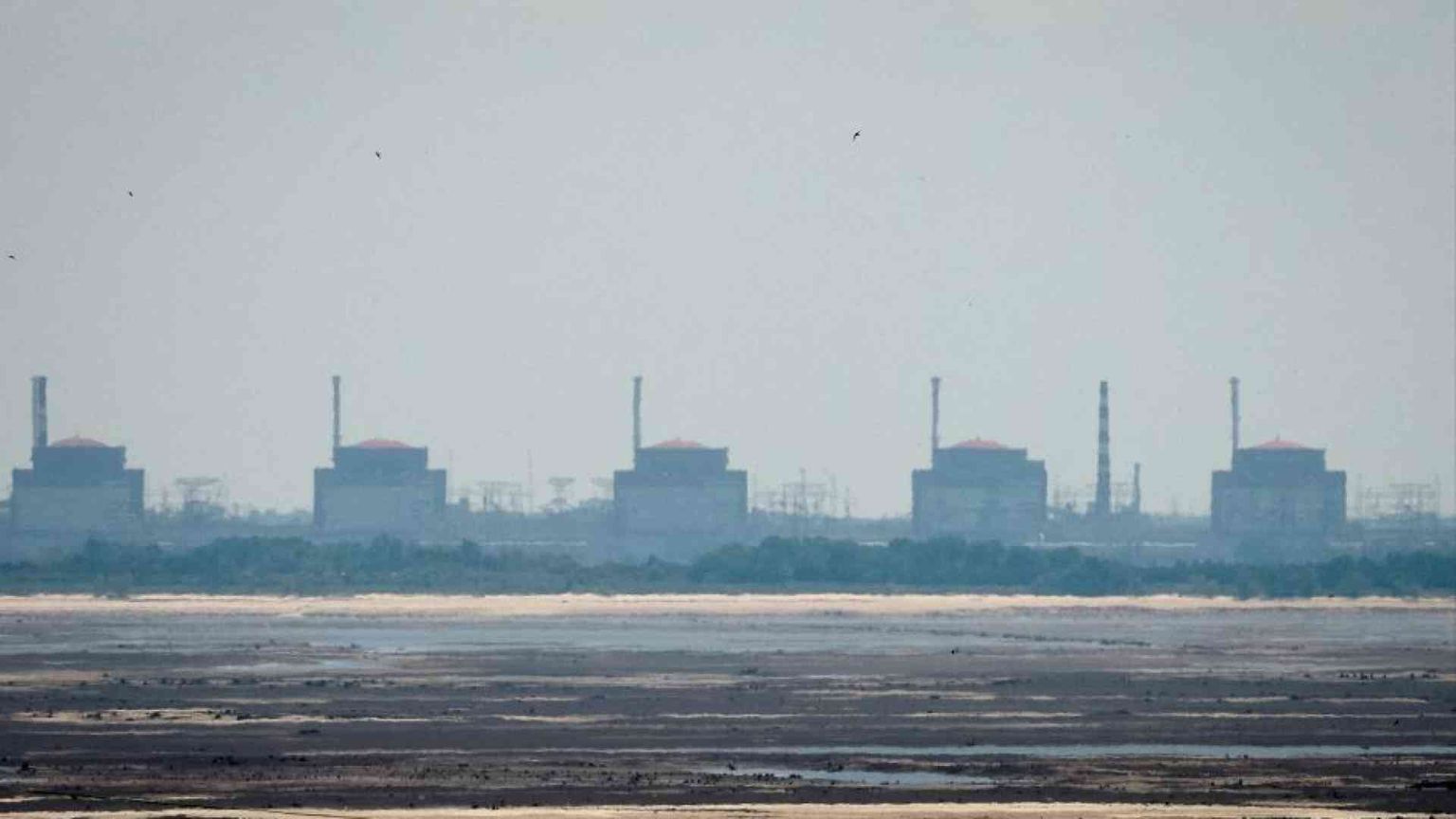 Attaccato l'impianto di Zaporizhzhia: cresce il rischio di incidente nucleare