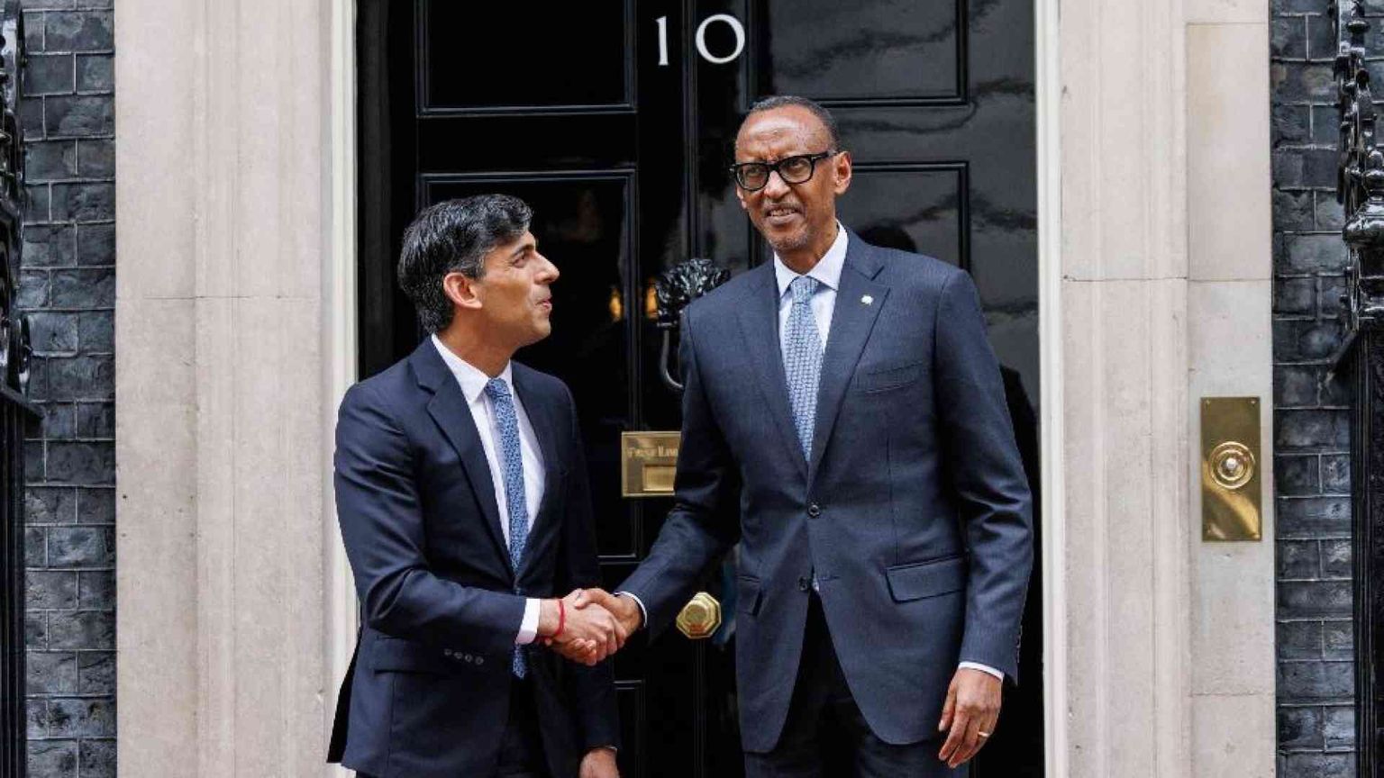 Sunak ci riprova: «Migranti illegali in Ruanda entro fine primavera»