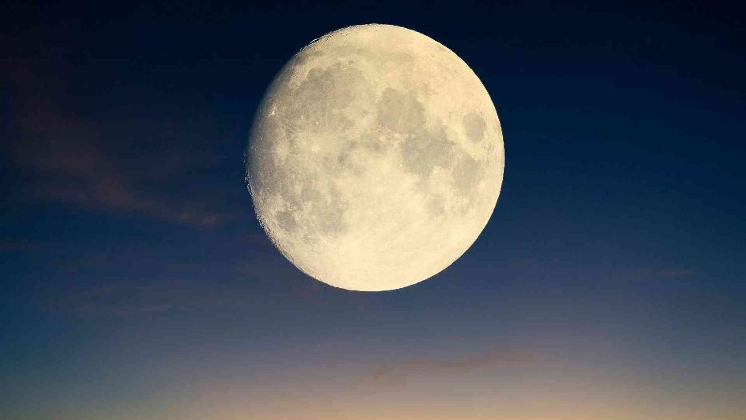 Dalla Pasqua al Ramadan, le religioni di fronte alla luna