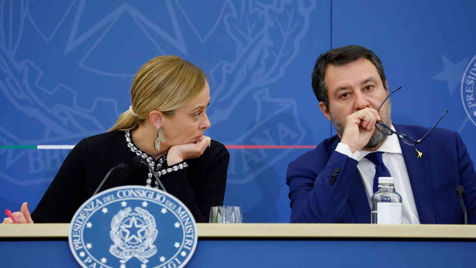 Si, no e ni: in scena le tre linee divergenti del governo