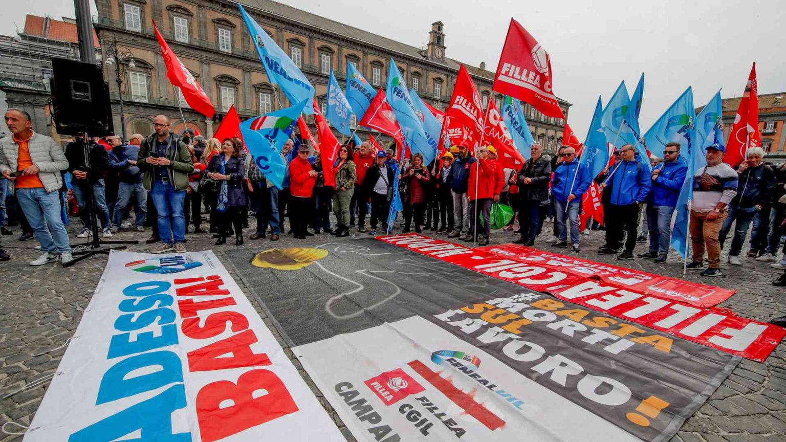 Morti sul lavoro, corteo a Bologna. Landini: perché la Cisl non c'è?