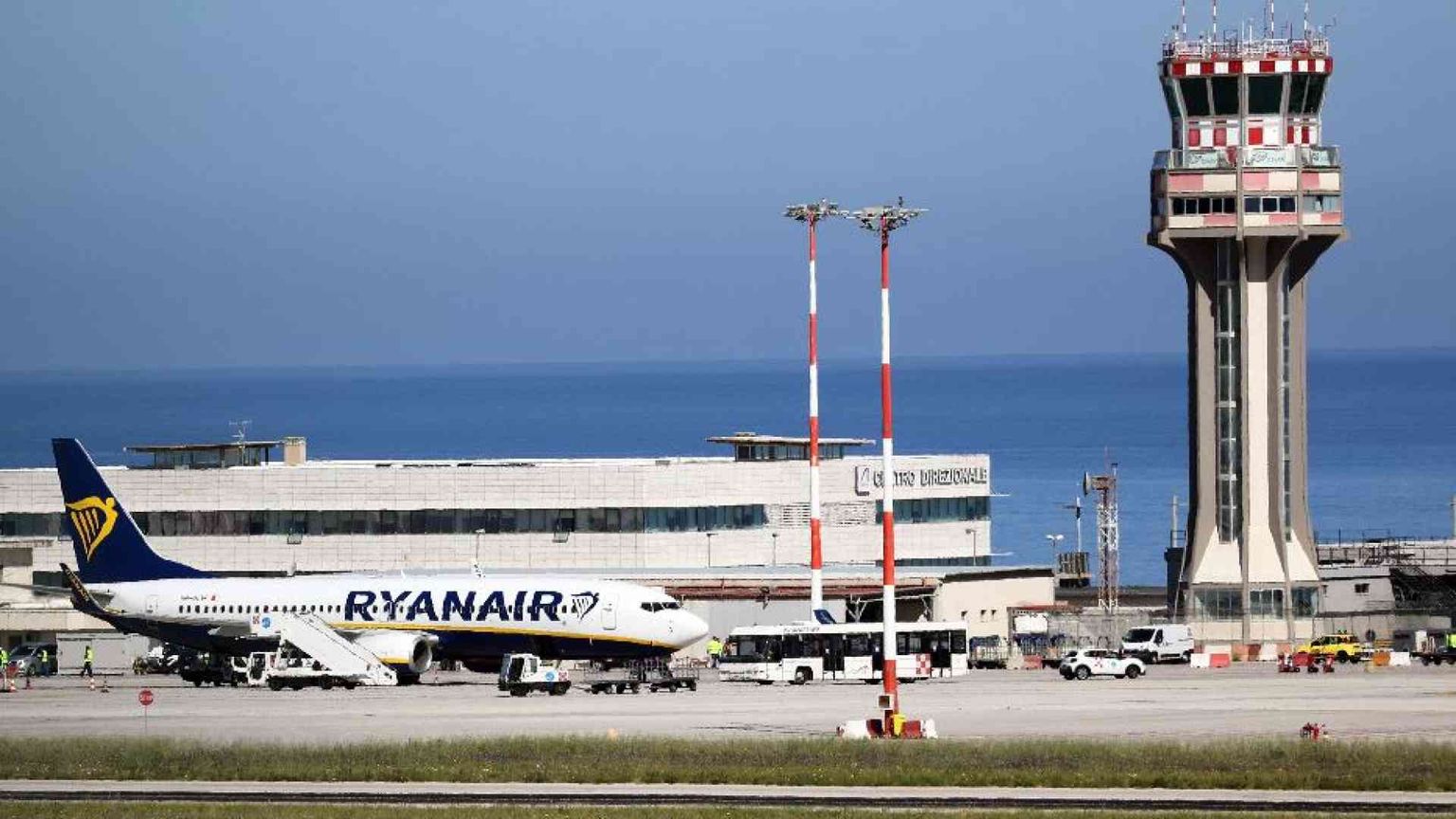 C'è carenza di aerei per le vacanze. Cosa sta succedendo