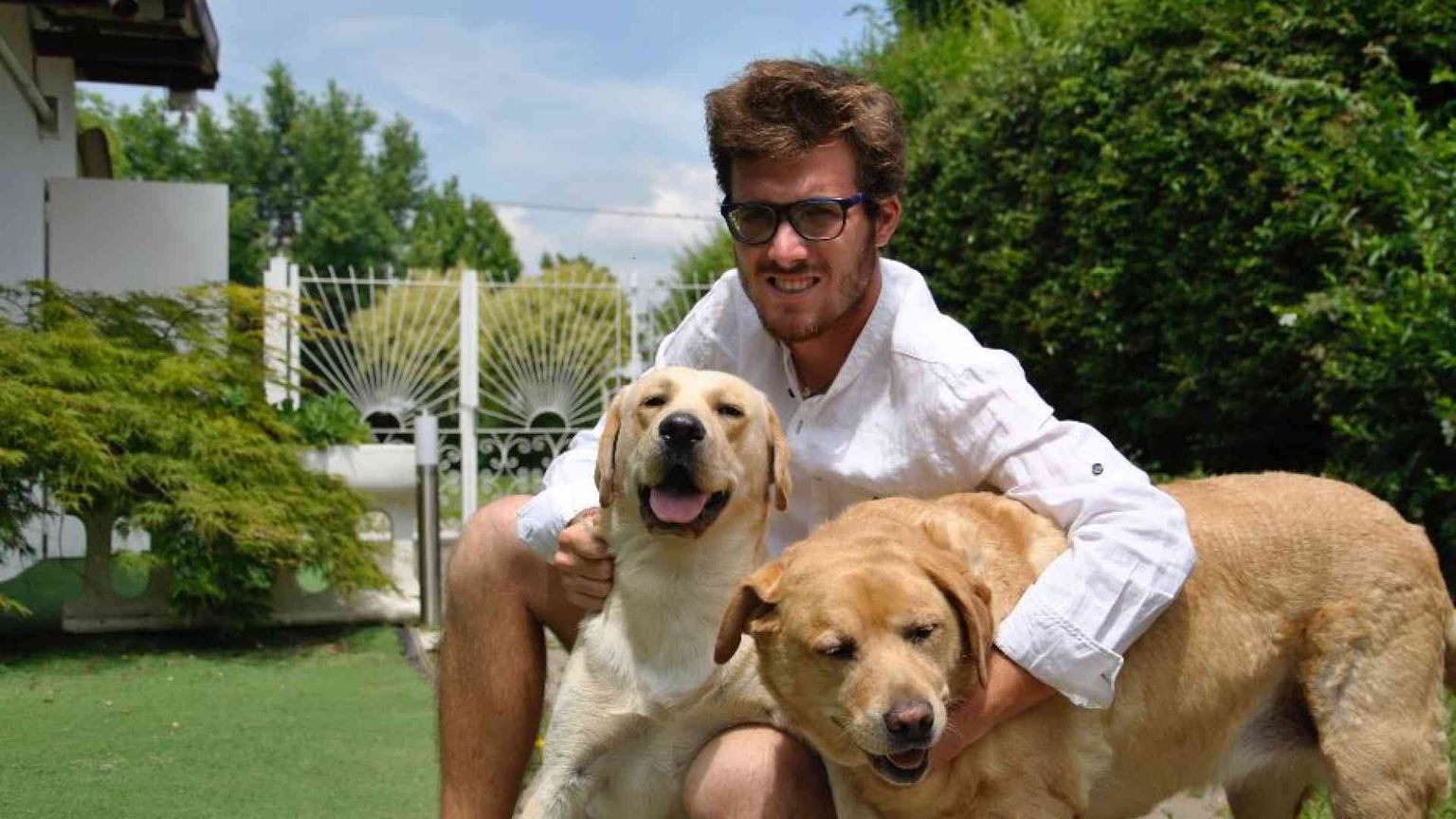 Riccardo, le foto oltre l'autismo: «Coi miei scatti vedo dentro le persone»