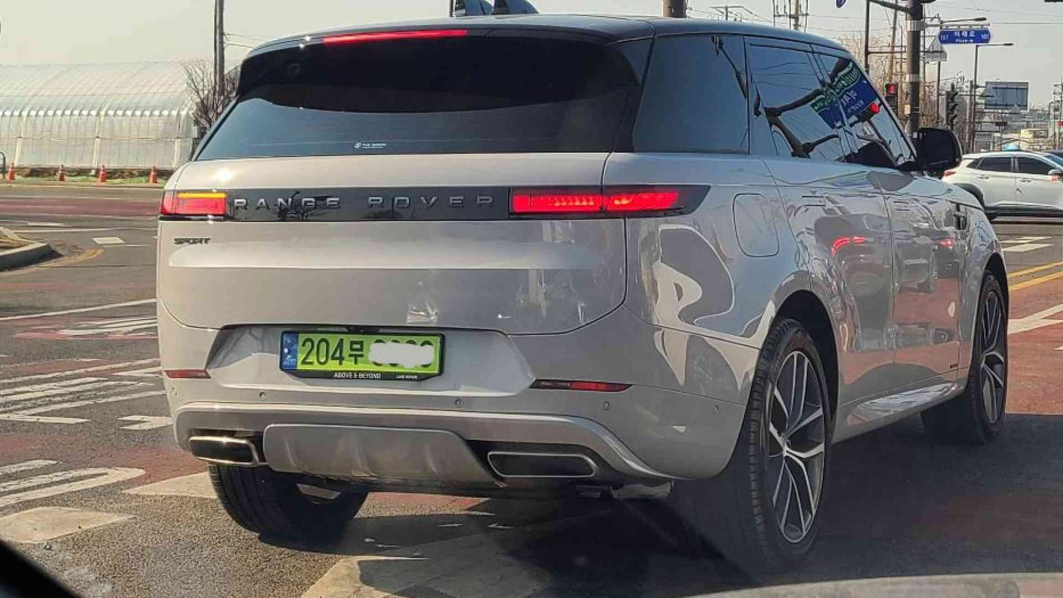 Targa colorata se l'auto di lusso è aziendale: mossa antievasione in Corea