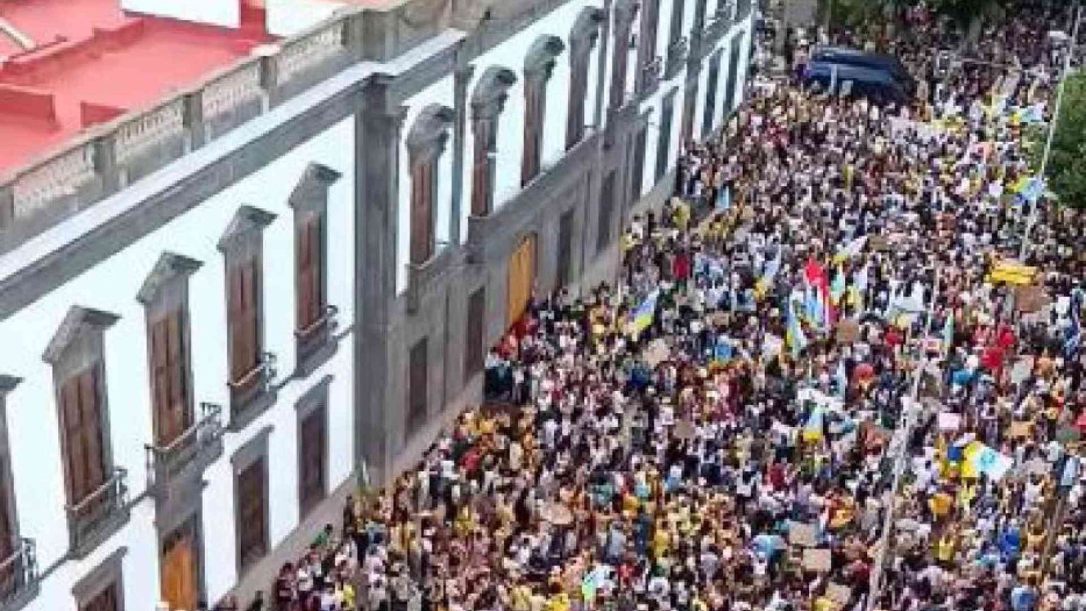 «Canarias tiene un limite»: la rivolta di Tenerife contro il turismo di massa