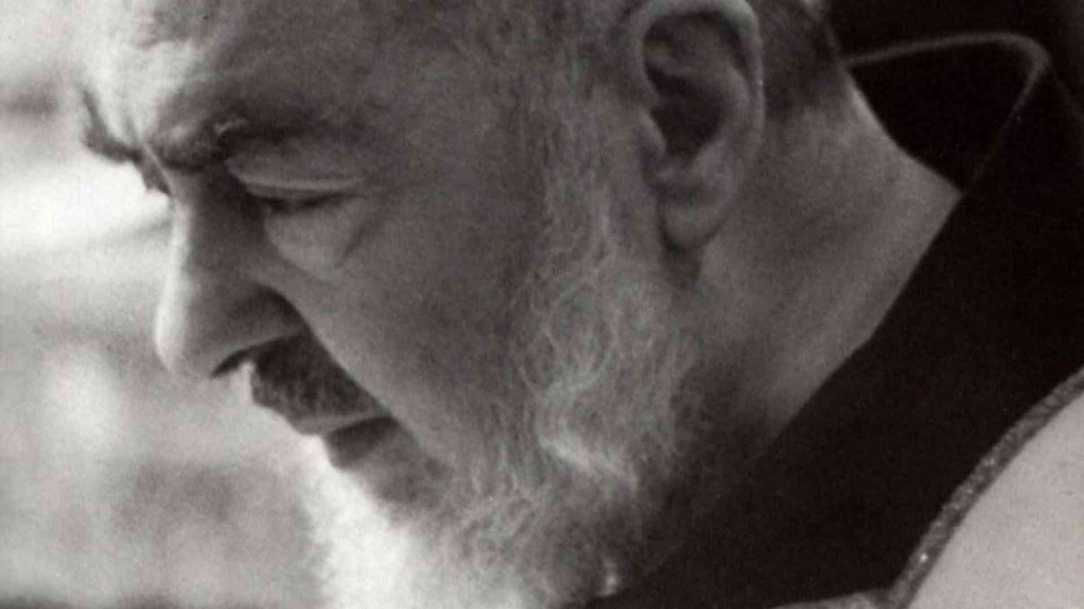 Padre Pio, la beatificazione 25 anni fa (e le sue dieci foto inedite)