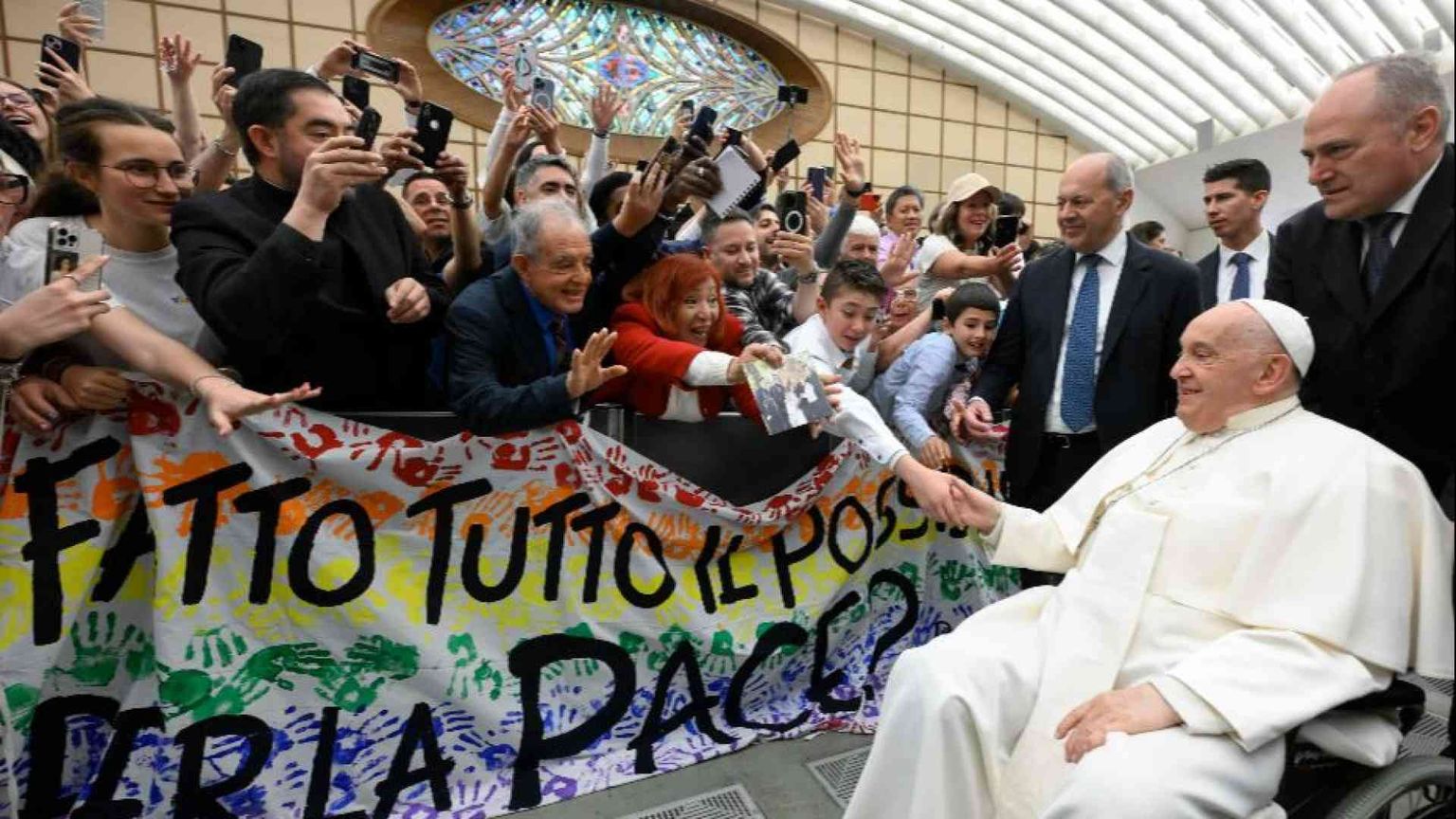 Il Papa: basta investire nelle armi, è terribile guadagnare dalla morte