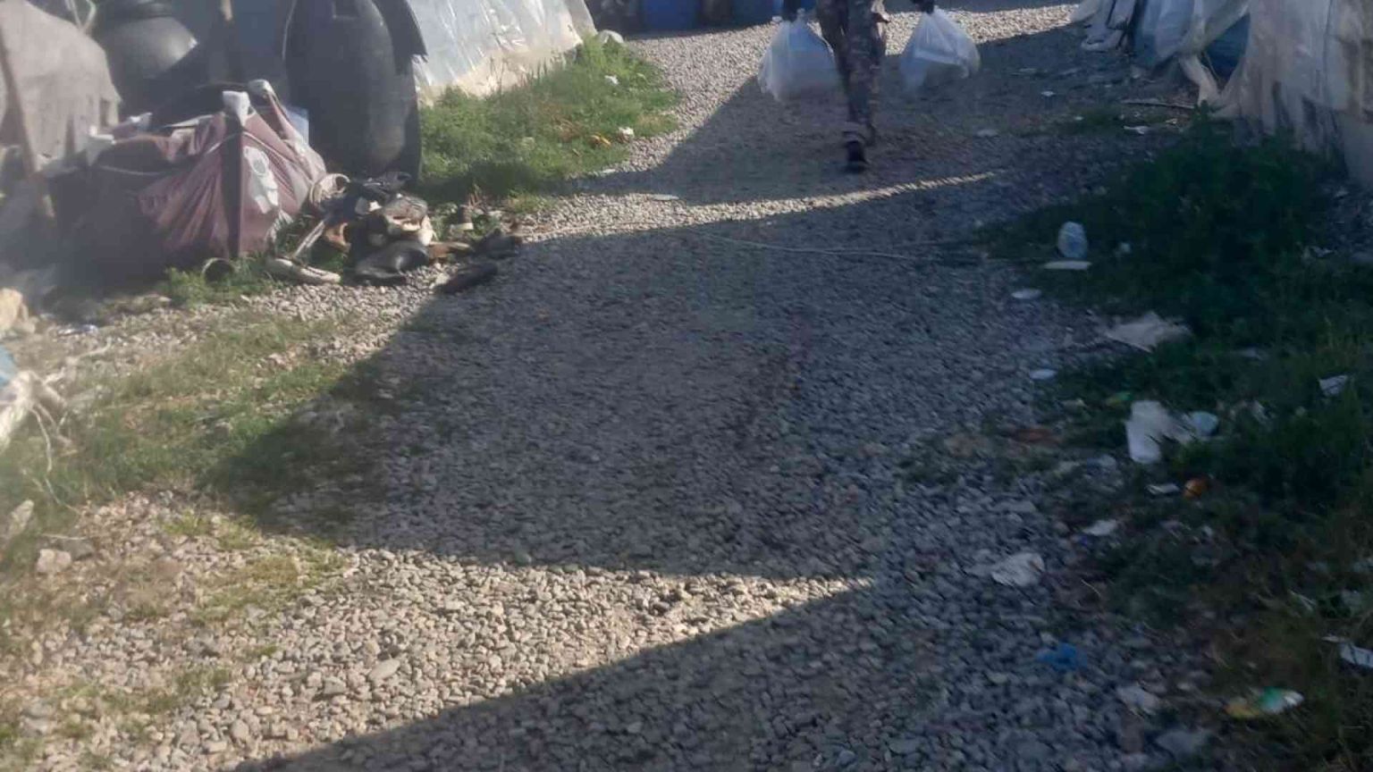 Viaggio nel ghetto dei braccianti. Un racket pure per l'acqua calda